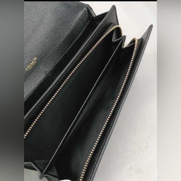 COACH Peyton Signature Slim Envelope Model
F54022 EUC - Picture 3 of 9